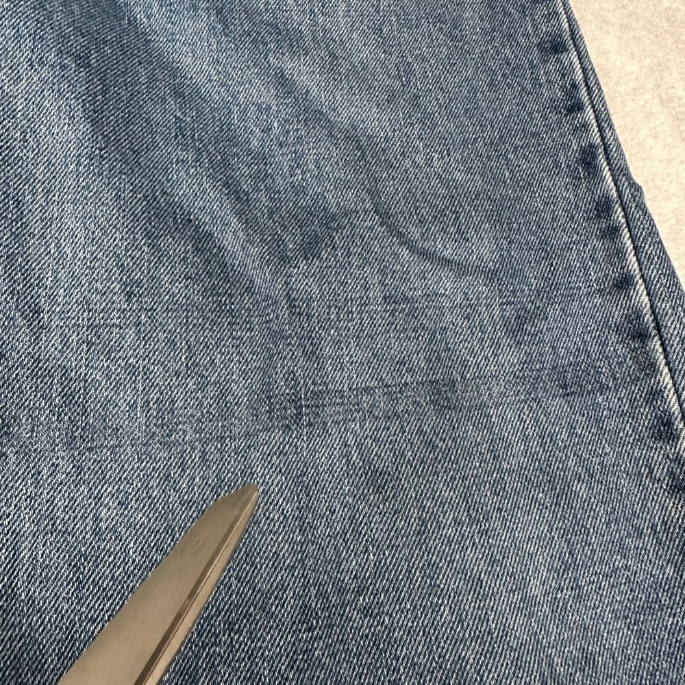Levi's 505 Jeans Men 36x30 Blue  Straight Fit Medium Wash Denim Pants - Picture 4 of 15